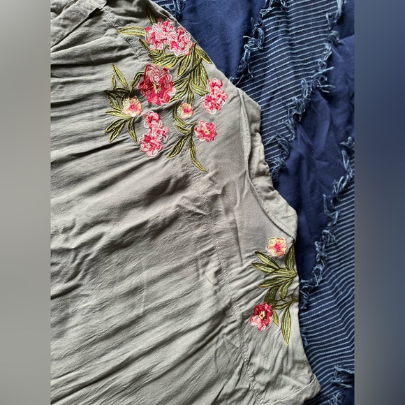 Kori Button up from Mindy Mae’s market - Picture 10 of 10